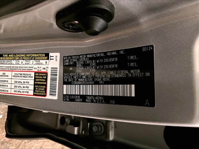 Used 2024 Toyota Highlander XLE AWD/4WD image 33