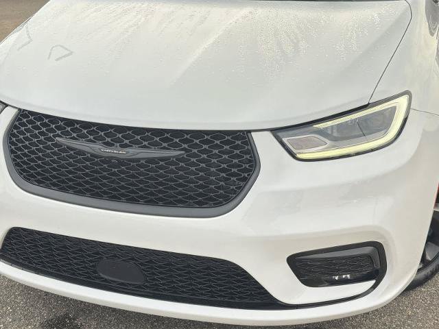 Used 2025 Chrysler Pacifica Limited FWD image 11