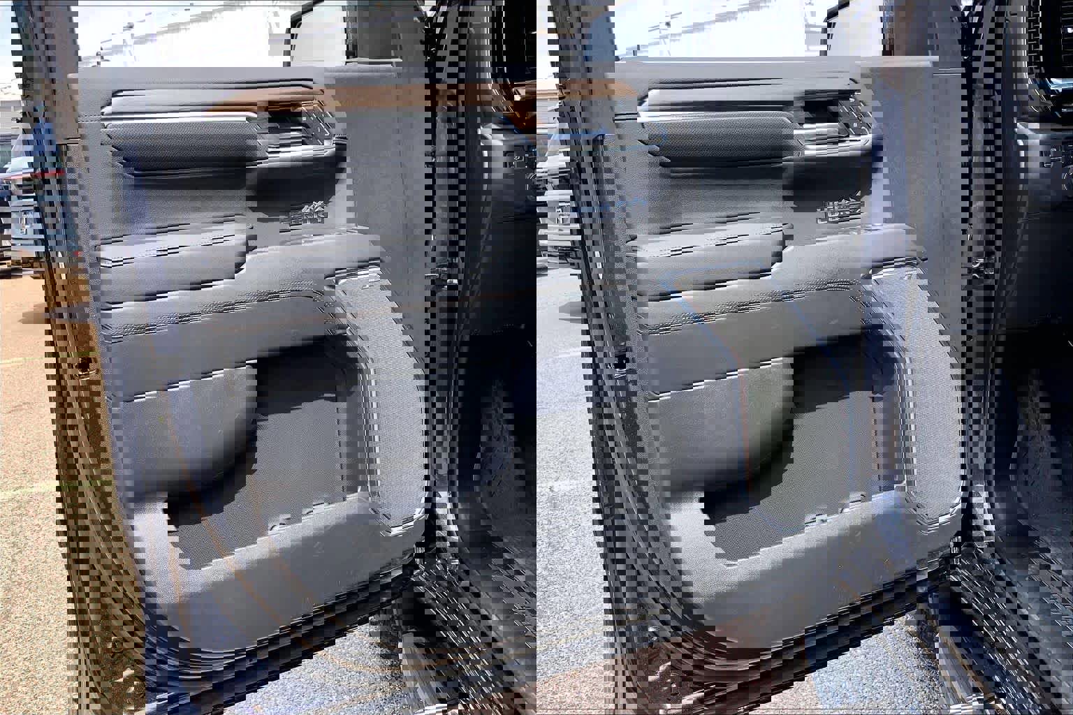 Used 2024 Chevrolet Silverado 1500 High Country w/ Technology Package AWD/4WD image 22