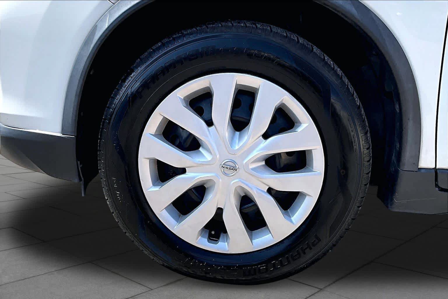 Used 2017 Nissan Rogue S FWD image 13