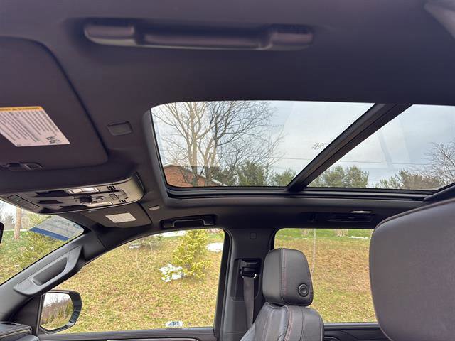 Used 2022 Chevrolet Suburban RST w/ Luxury Package image 15