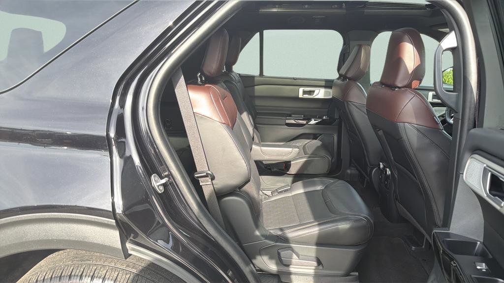 Certified 2023 Ford Explorer Platinum w/ Technology Package AWD/4WD image 35