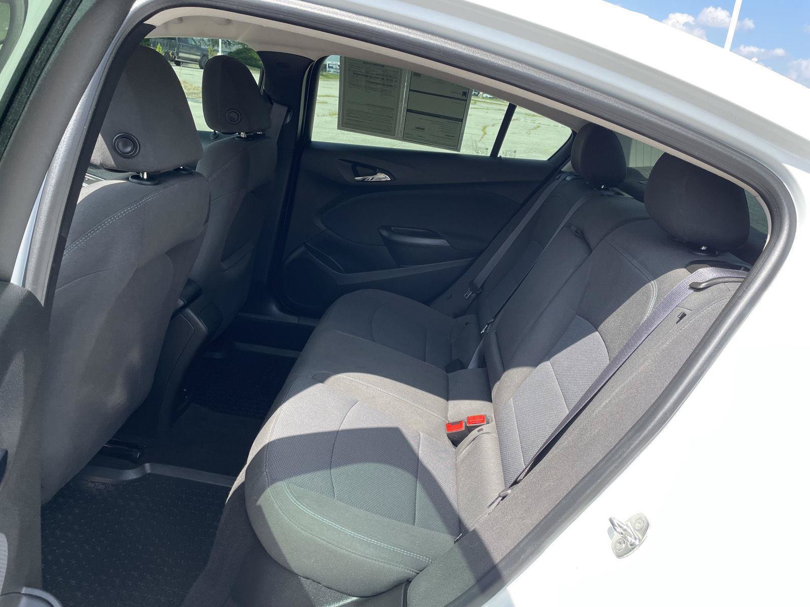 Used 2017 Chevrolet Cruze LT FWD image 20