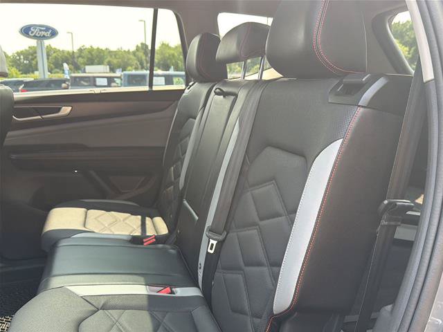 Used 2024 Volkswagen Atlas Peak Edition SEL AWD/4WD image 39
