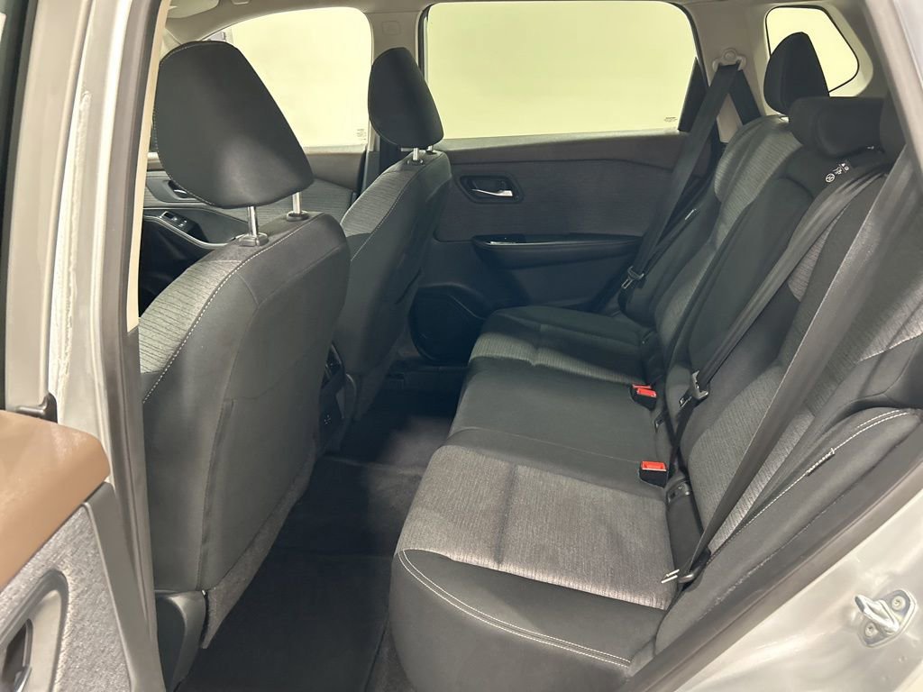 Used 2023 Nissan Rogue SV image 24