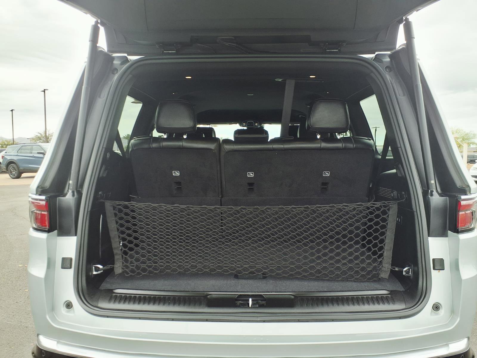 Used 2022 Jeep Wagoneer Series III w/ Flexible Seating Group image 17