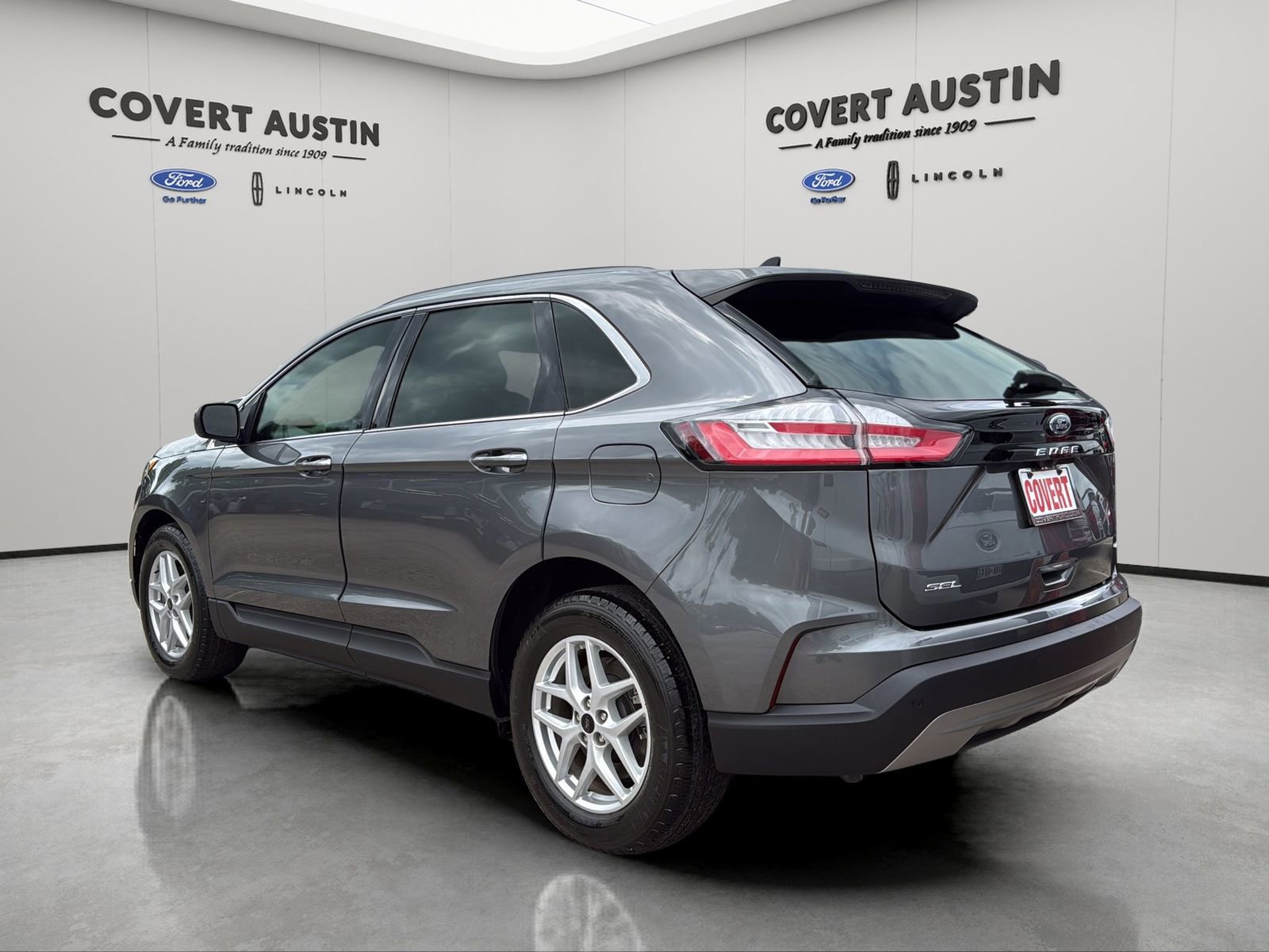 Certified 2024 Ford Edge SEL w/ Convenience Package AWD/4WD image 3
