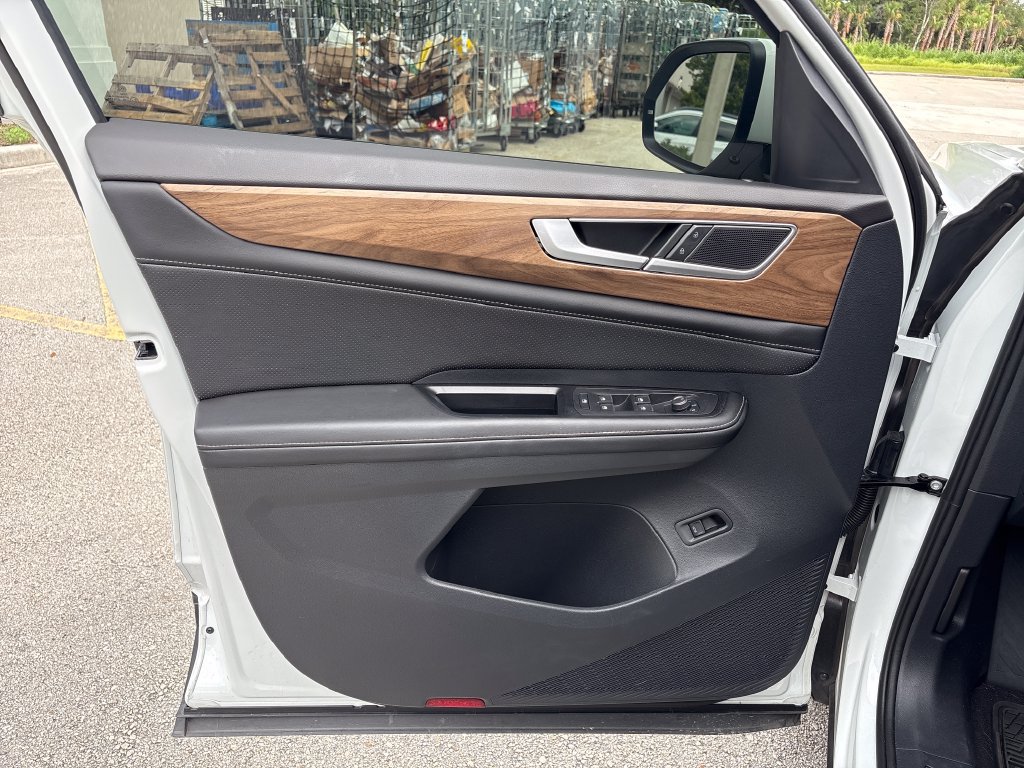 Used 2024 Volkswagen Atlas SE FWD image 24