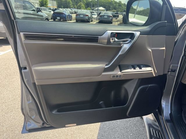 Used 2023 Lexus GX 460 Premium w/ Accessory Package AWD/4WD image 18