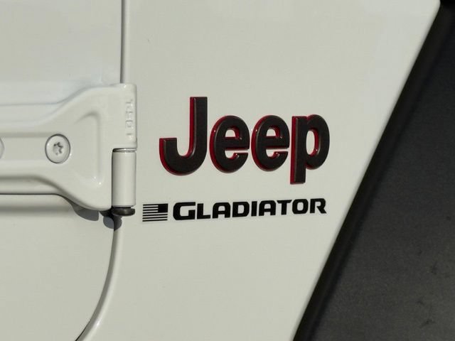 Used 2023 Jeep Gladiator Rubicon AWD/4WD image 11
