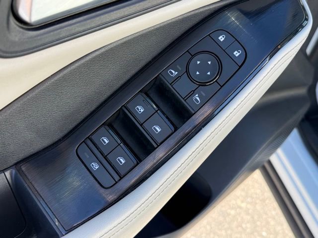 Used 2025 Nissan Rogue SV AWD/4WD image 20