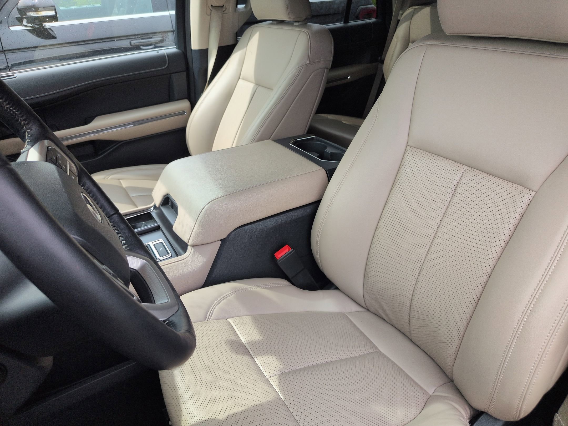 Certified 2023 Ford Expedition XLT RWD image 16