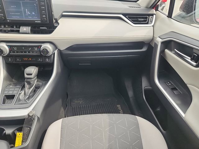 Used 2020 Toyota RAV4 XLE w/ Convenience Package image 10