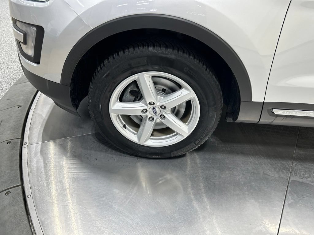 Certified 2017 Ford Explorer XLT w/ Equipment Group 202A AWD/4WD image 34