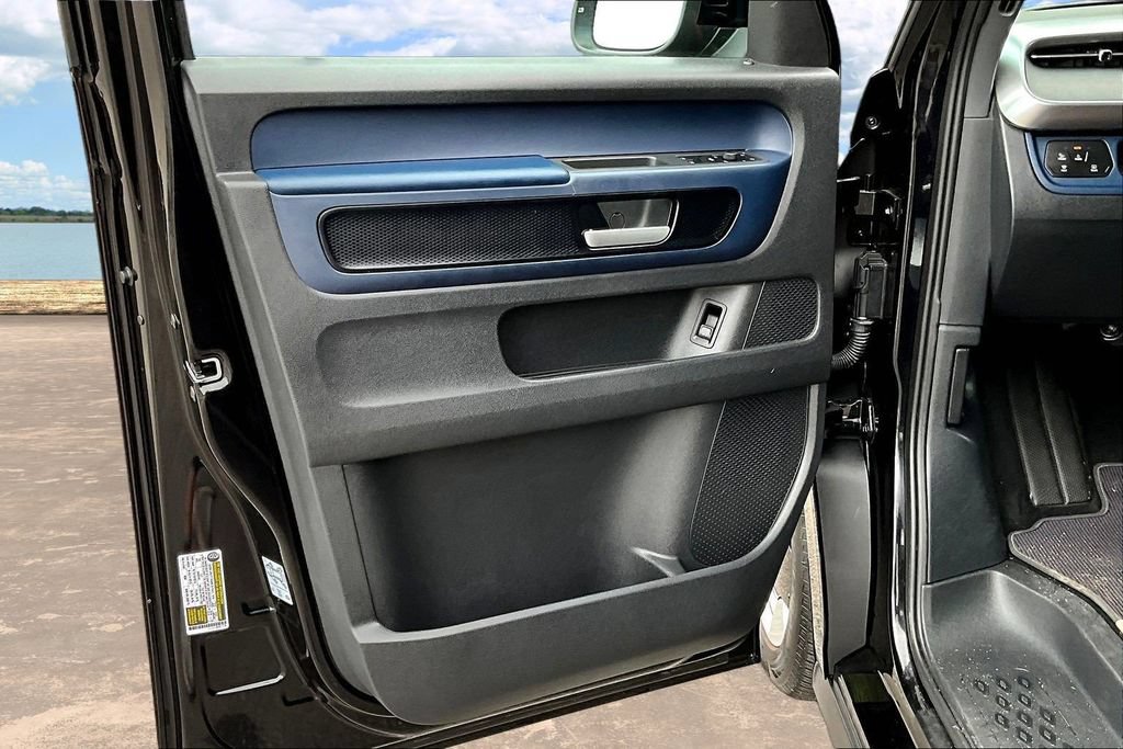 Used 2025 Volkswagen ID. Buzz Pro S RWD image 22
