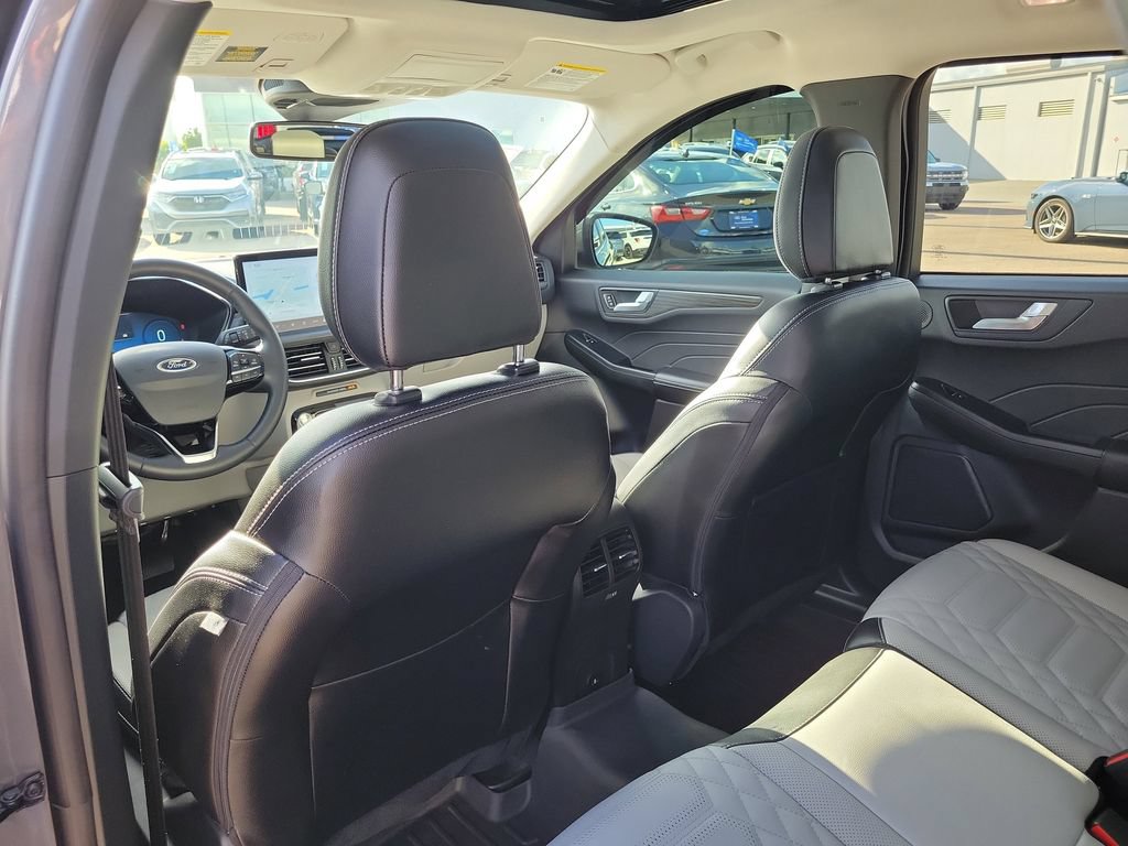 Certified 2024 Ford Escape SE w/ PHEV Premium Package FWD image 13