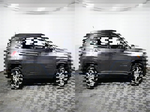 Used 2022 Jeep Compass Latitude image 10