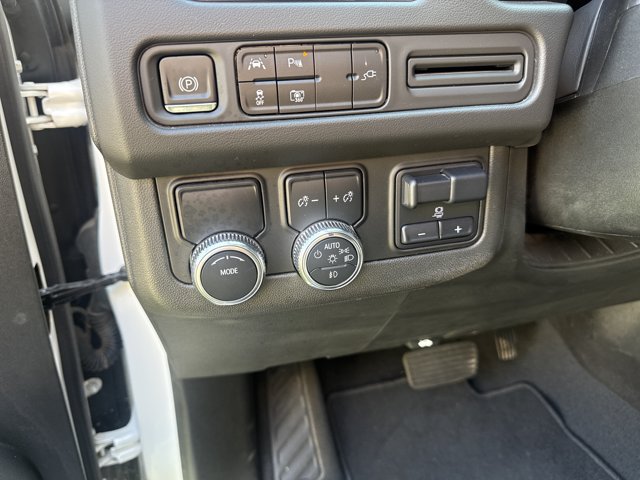 Used 2022 GMC Yukon SLT w/ SLT Luxury Package RWD image 17