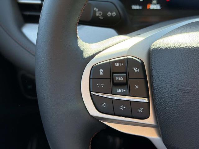 Certified 2025 Ford Explorer Active RWD image 22