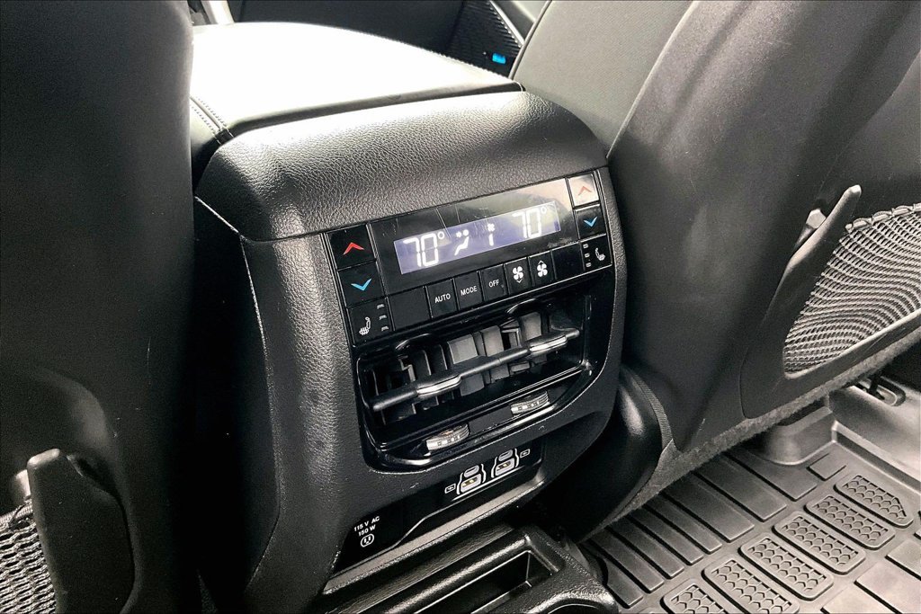 Used 2022 Jeep Grand Cherokee L Overland w/ Luxury Tech Group IV AWD/4WD image 33