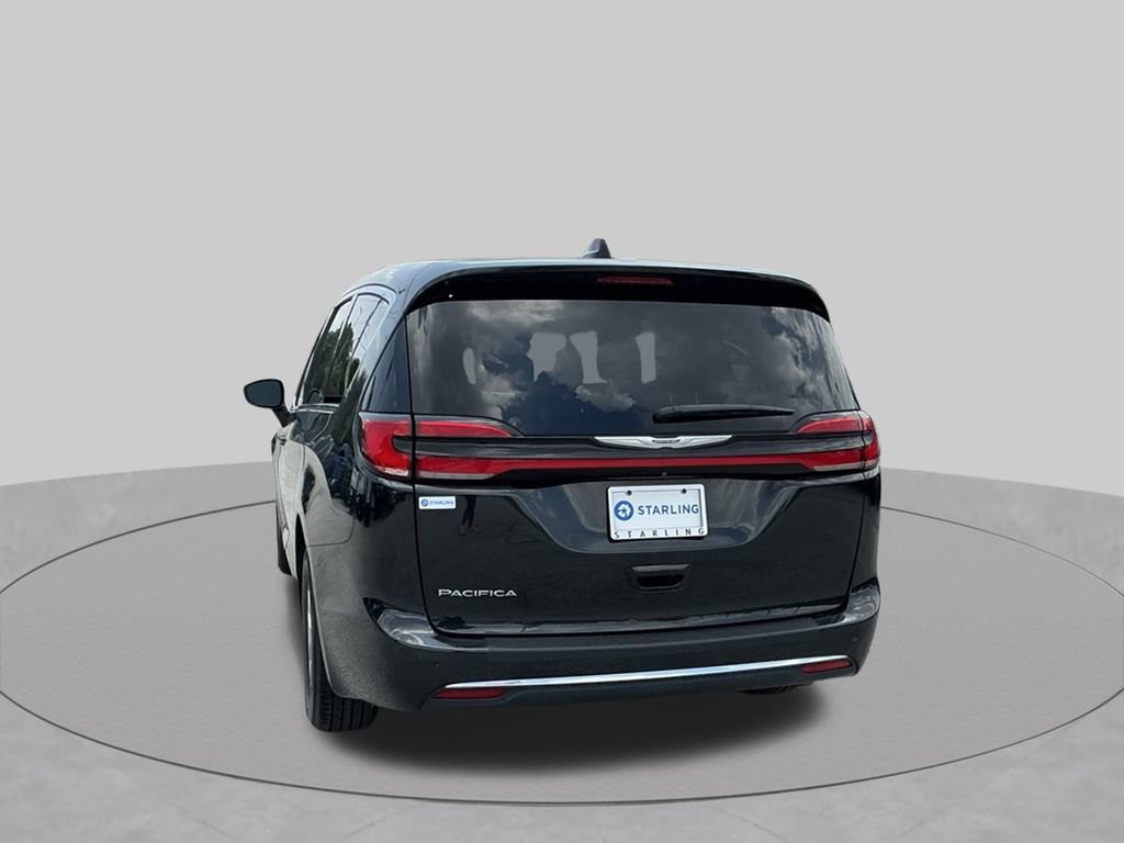 Used 2023 Chrysler Pacifica Touring-L FWD image 9