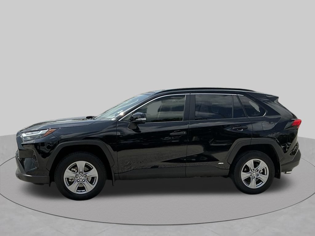 Used 2025 Toyota RAV4 XLE AWD/4WD image 3