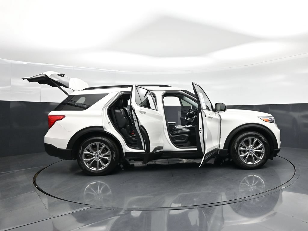 Certified 2021 Ford Explorer XLT w/ Equipment Group 202A RWD image 4