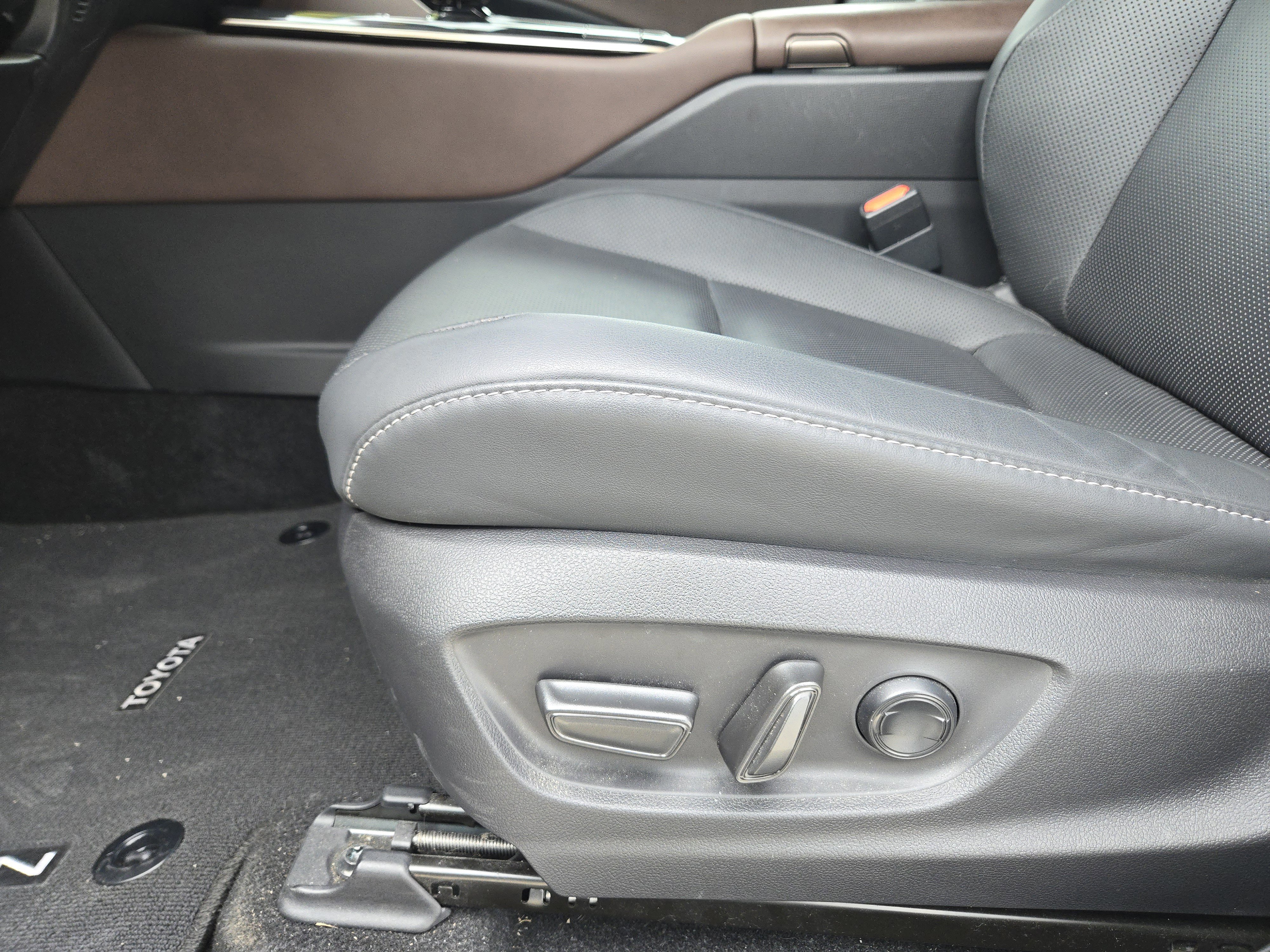 Used 2024 Toyota Crown AWD/4WD image 23