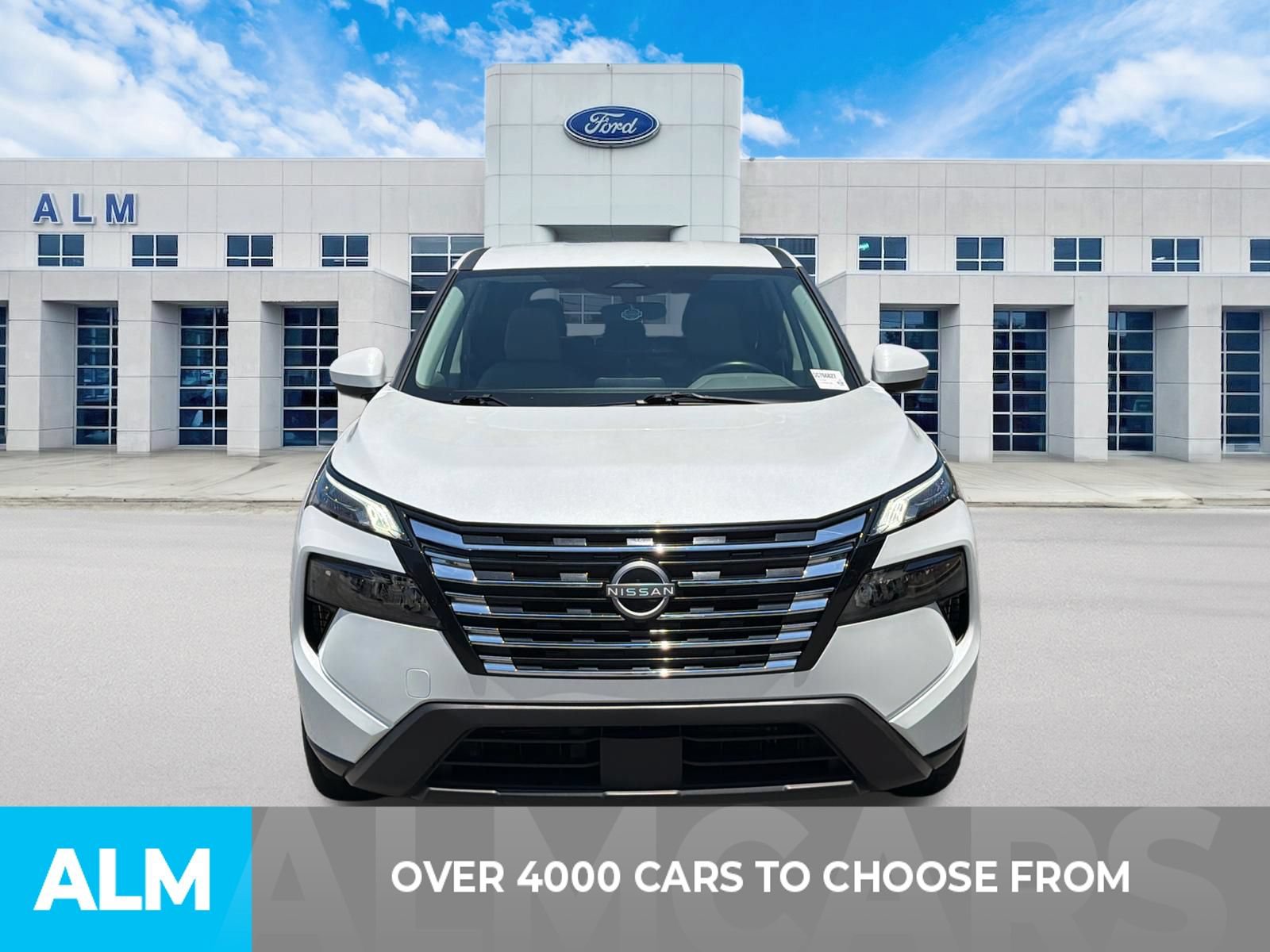 Used 2025 Nissan Rogue SV FWD image 2