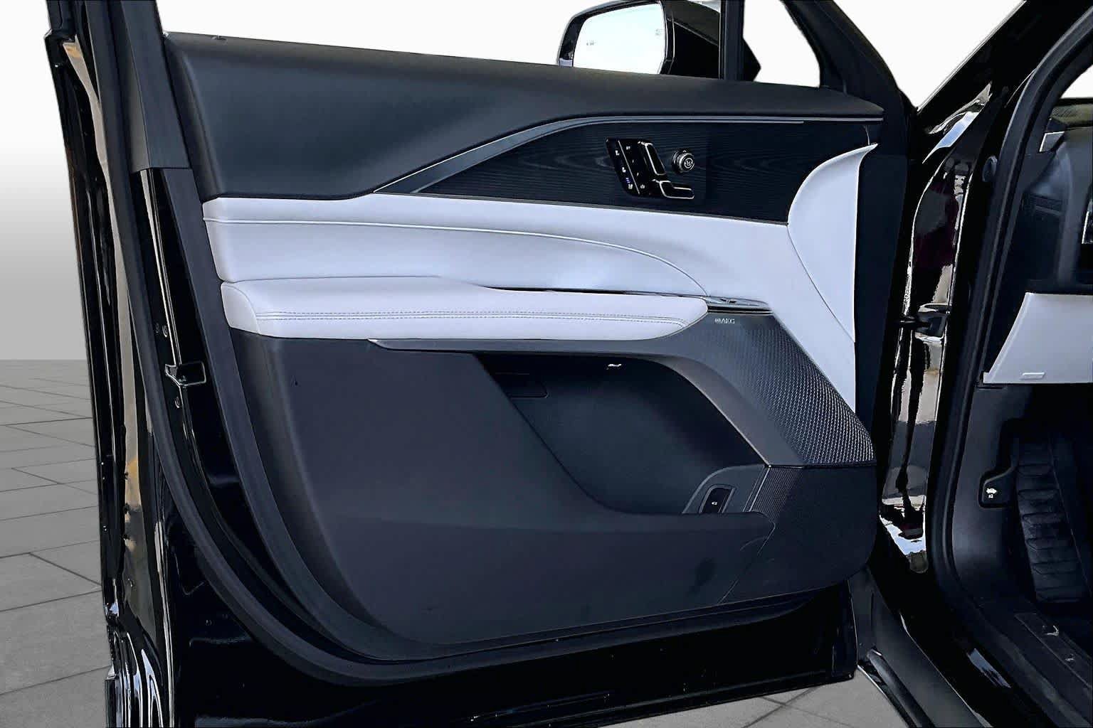 Used 2025 Cadillac Lyriq Luxury RWD image 22
