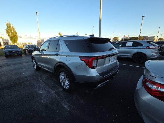 Certified 2025 Ford Explorer Platinum w/ LUX Leather Package AWD/4WD image 7