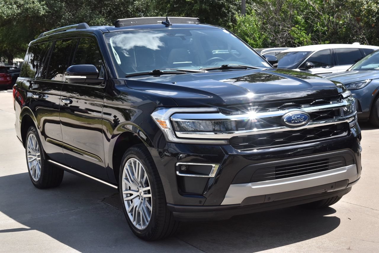 Certified 2024 Ford Expedition Limited RWD image 4