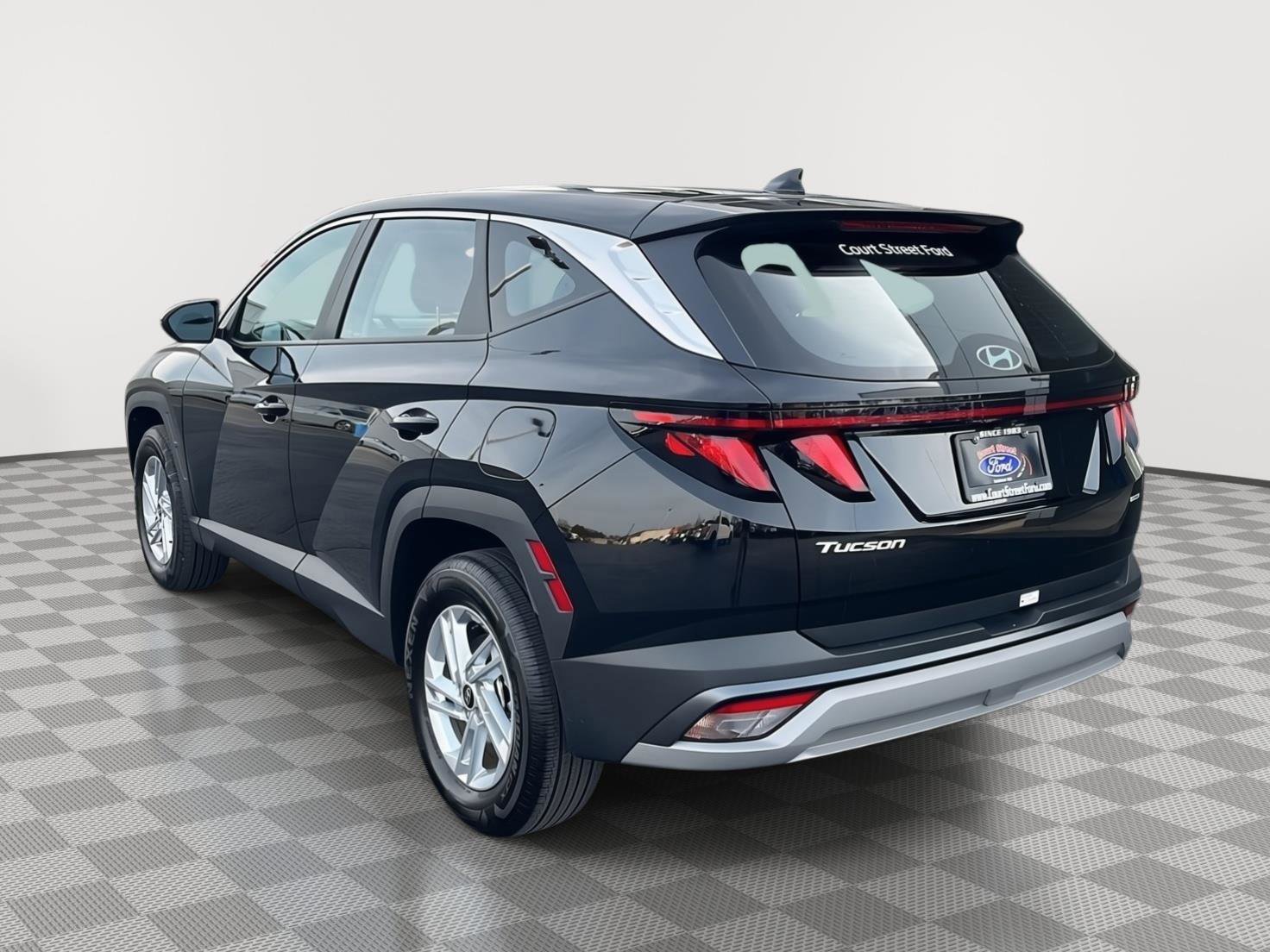 Used 2025 Hyundai Tucson SE AWD/4WD image 3