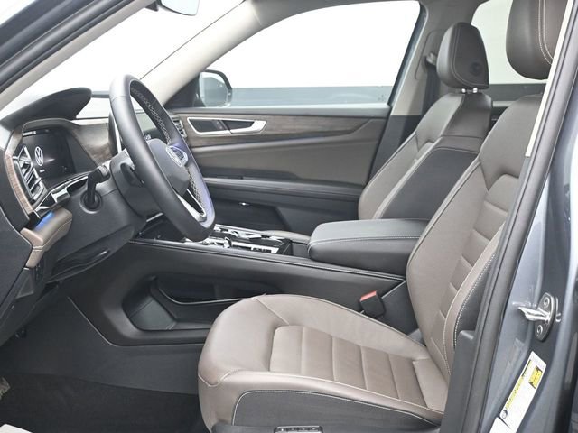 Used 2025 Volkswagen Atlas SEL AWD/4WD image 6