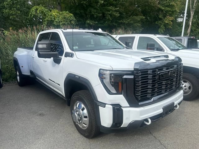 Used 2024 GMC Sierra 3500 Denali Ultimate AWD/4WD image 3