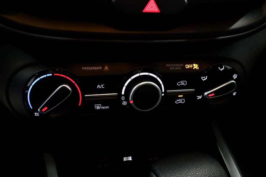 Used 2025 Kia Soul LX image 32