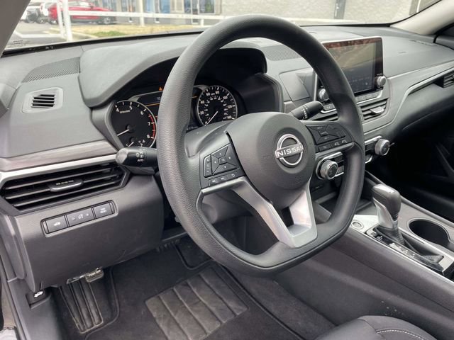 Used 2025 Nissan Altima 2.5 SV image 17