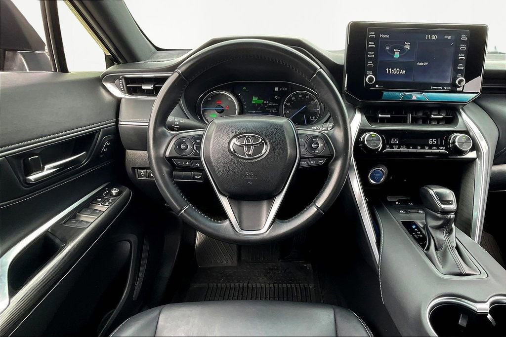 Used 2022 Toyota Venza XLE image 7