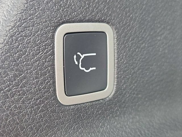 Used 2021 Chrysler Pacifica Touring-L w/ Premium & Safety Sphere Group FWD image 10