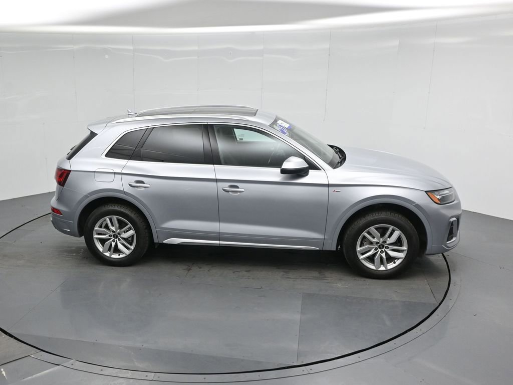 Used 2023 Audi Q5 2.0T Premium w/ Convenience Package image 11
