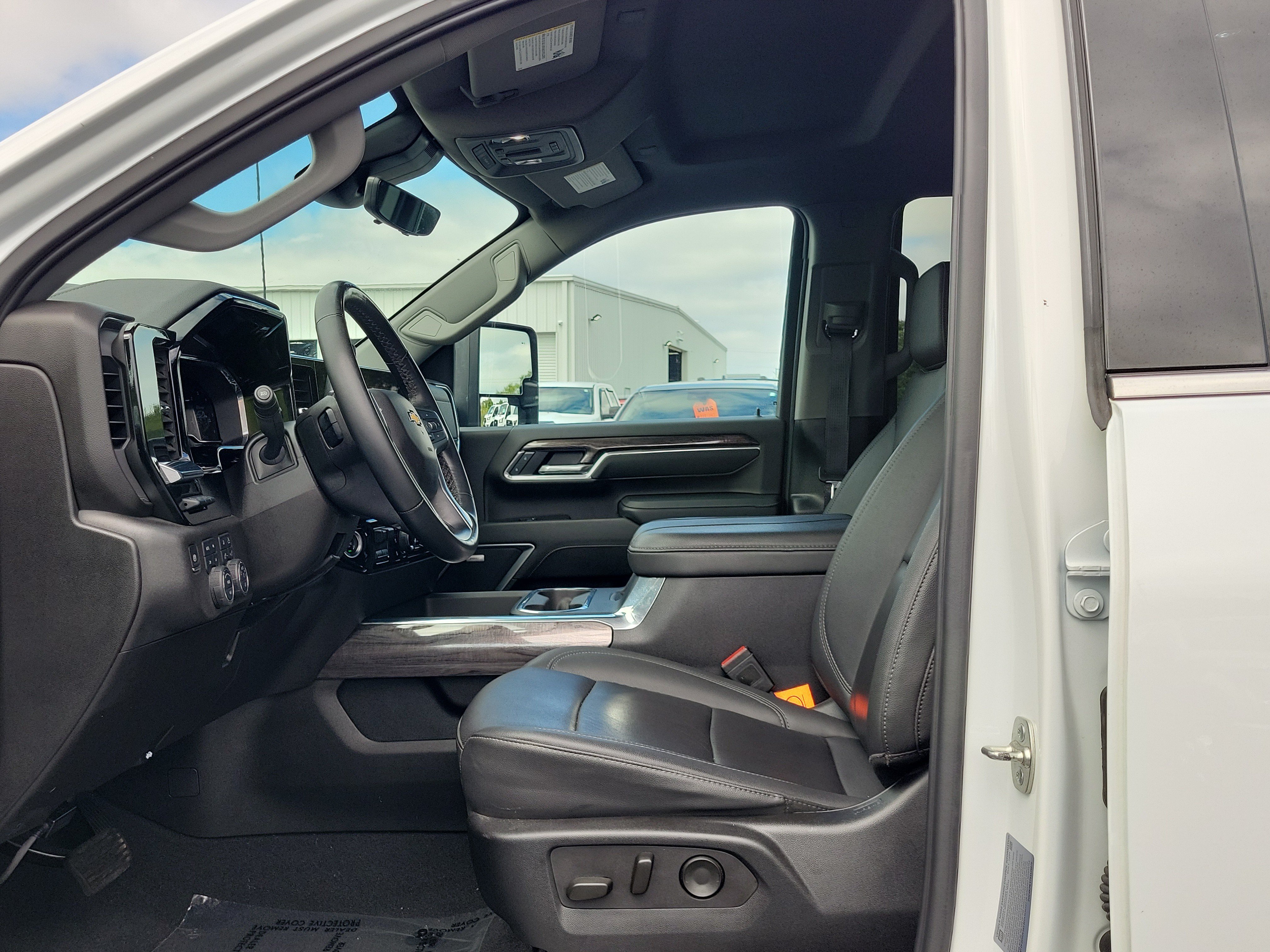 Used 2025 Chevrolet Silverado 2500 LTZ w/ LTZ Premium Package AWD/4WD image 20