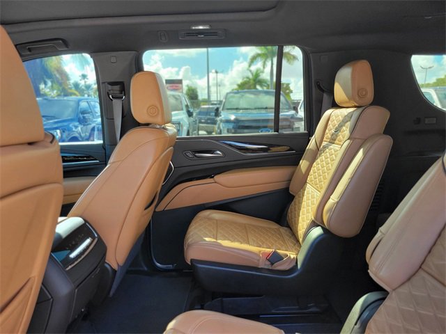 Used 2023 Cadillac Escalade ESV Premium Luxury w/ Performance Package image 11