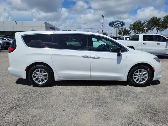 Used 2024 Chrysler Voyager LX FWD image 8