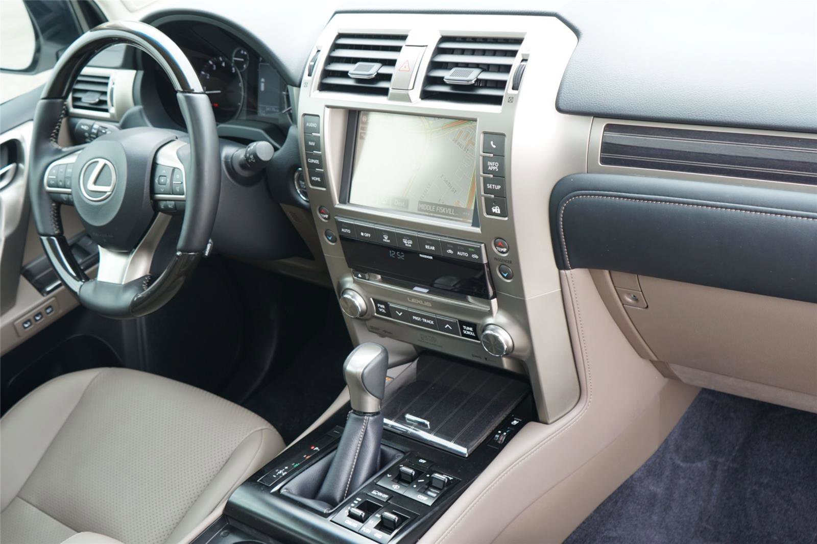 Used 2021 Lexus GX 460 Luxury w/ Off Road Package AWD/4WD image 29