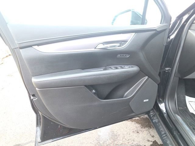 Used 2017 Cadillac XT5 Luxury w/ Driver Awareness Package image 29