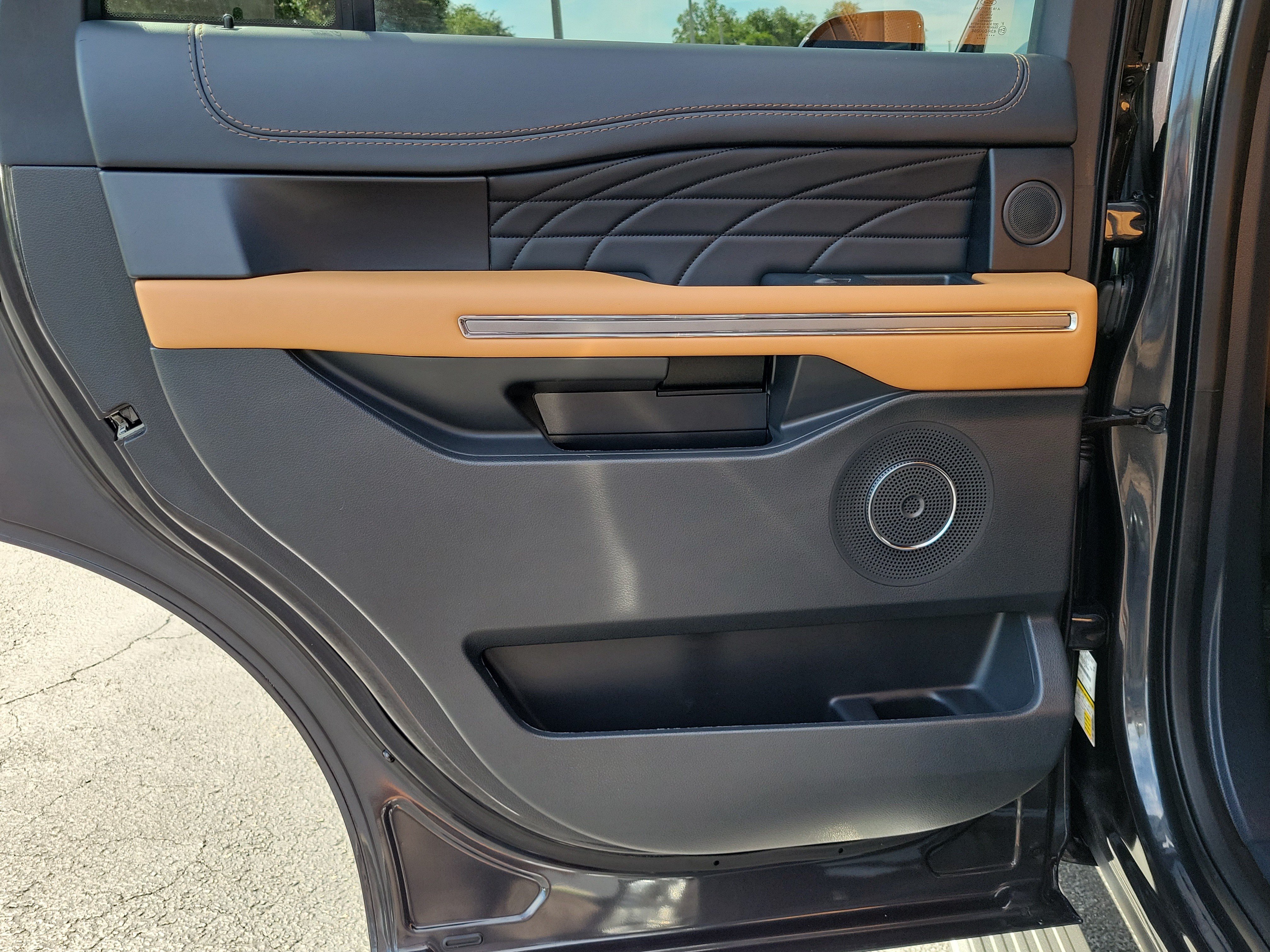 Certified 2023 Ford Expedition Platinum RWD image 11