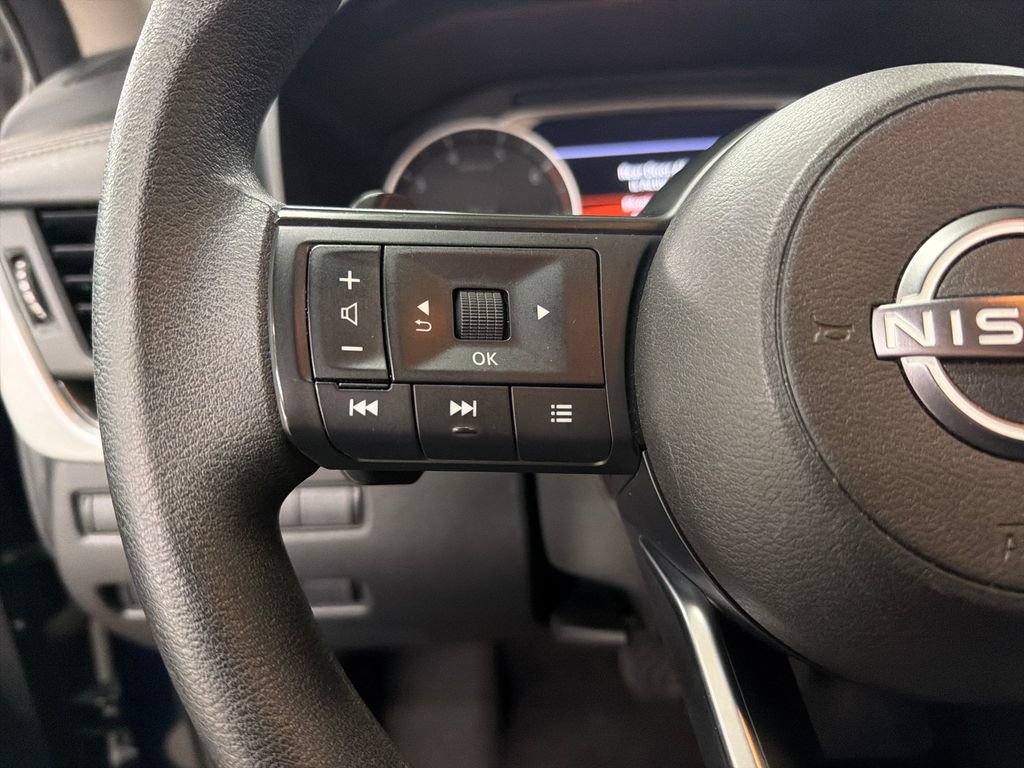 Used 2024 Nissan Rogue SV FWD image 20