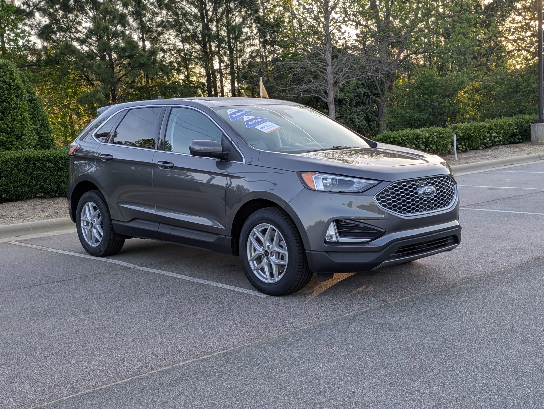 Certified 2024 Ford Edge SEL w/ Convenience Package AWD/4WD image 2