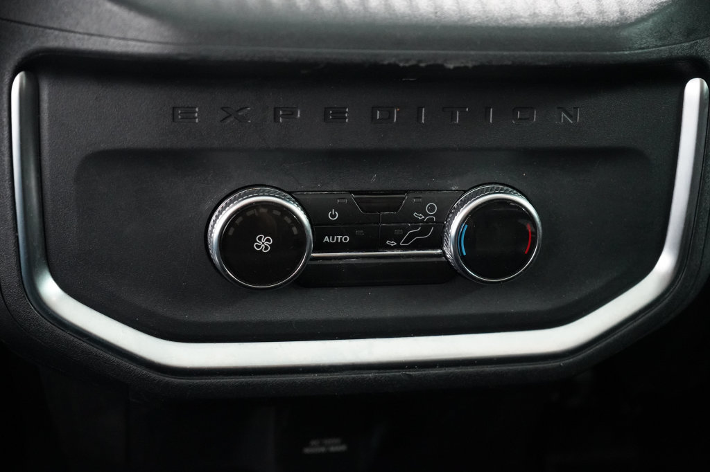 Certified 2025 Ford Expedition Active AWD/4WD image 21