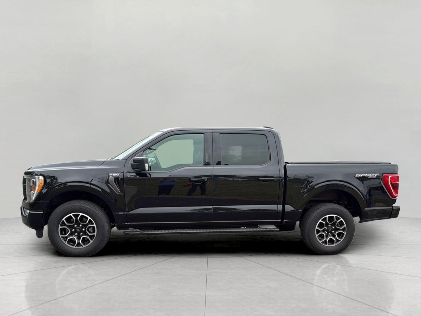 Certified 2022 Ford F150 XLT w/ Equipment Group 302A High AWD/4WD image 4